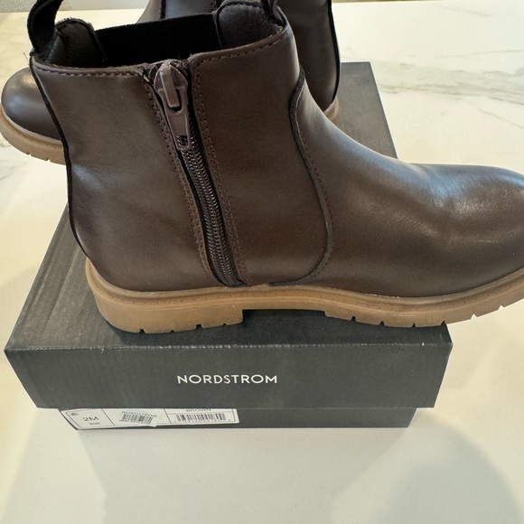 NORDSTROM boys brown boot with zip - Picture 4 of 5